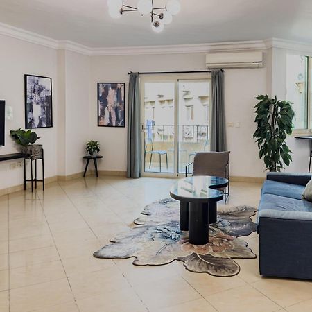 Distinct & Decent 2 Bdr Apt Steps From Nightlife And Airport Kairo Exterior foto