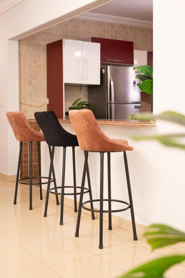 Distinct & Decent 2 Bdr Apt Steps From Nightlife And Airport Kairo Exterior foto